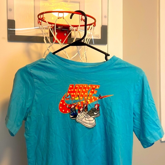 Light Blue Nike T-Shirt 🩵 - Picture 1 of 3